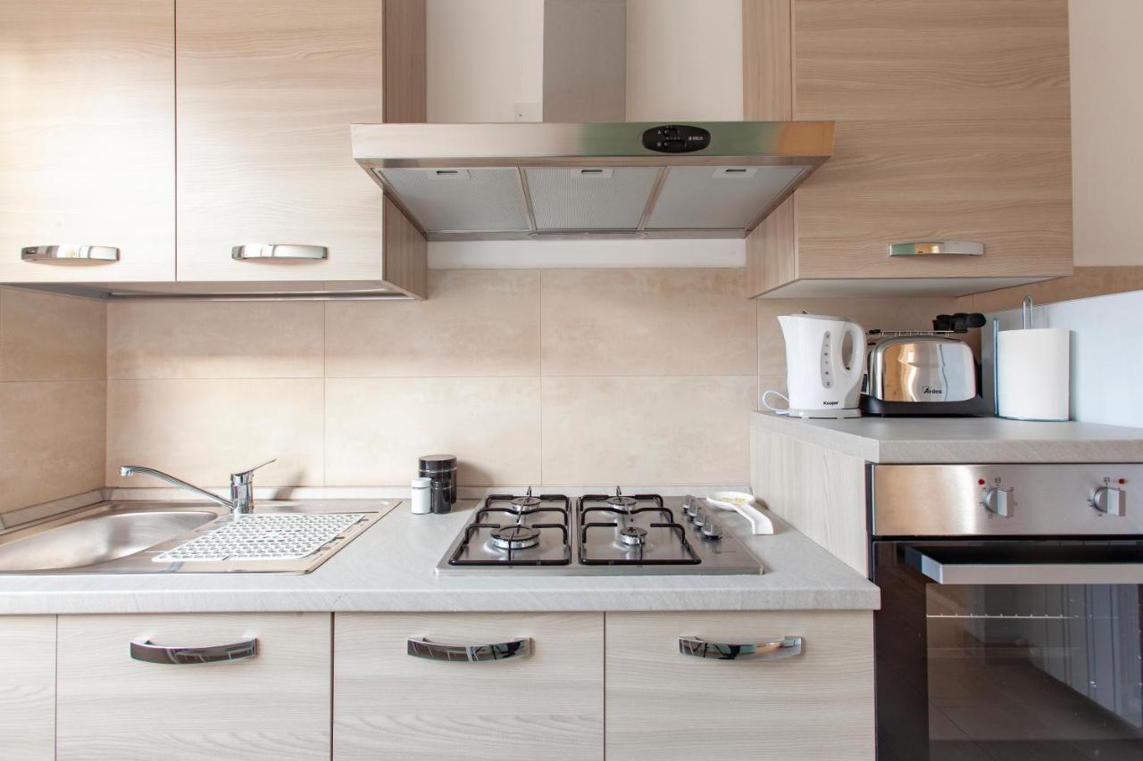 Apt10a - & Terrace